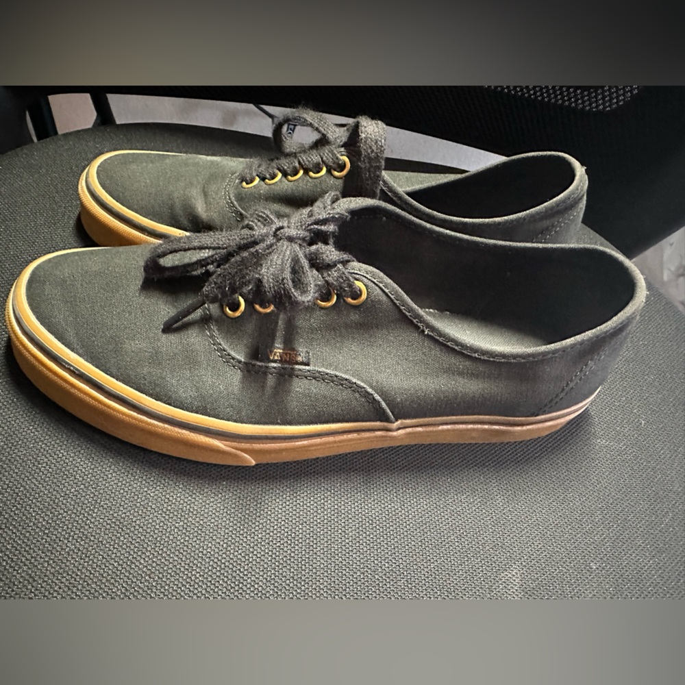 Black & tan Van Shoes. Men’s size 9/Women’s size 10.5. Used but good condition.